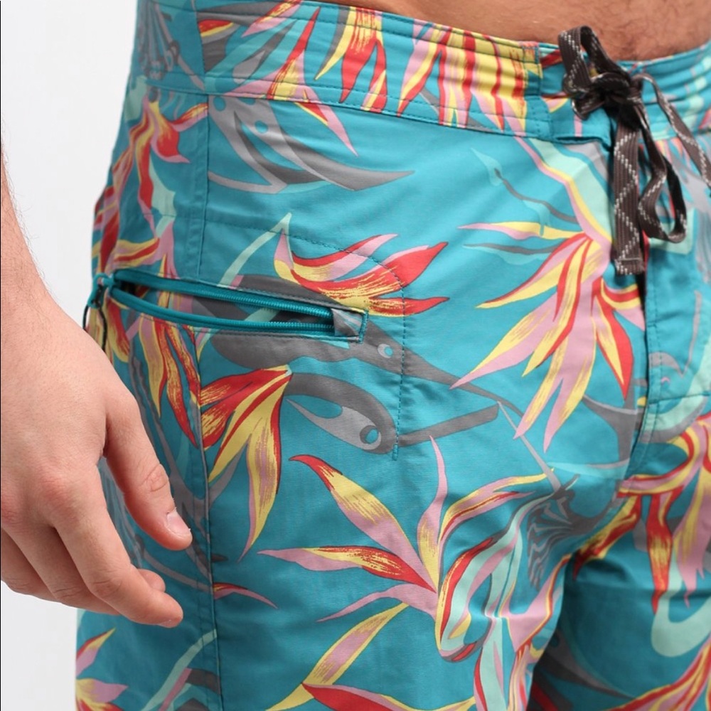 SOLD Patagonia Men’s Minimalist Wavefarer Board Shorts Bird Of Paradise LIKE NEW - Picture 7 of 7